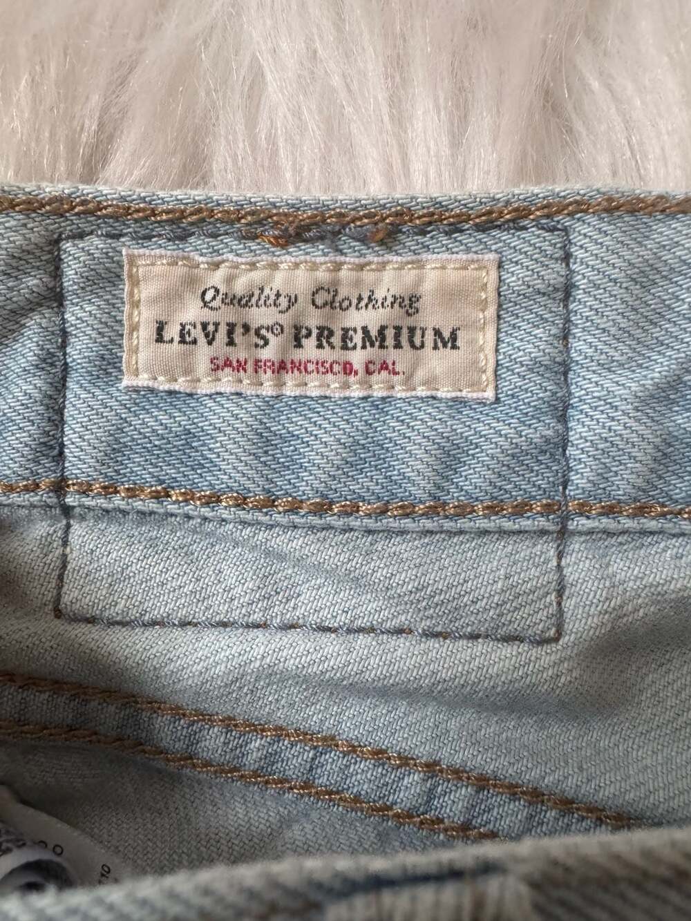 Levi's Size 28 Baggy Dad Jean w/ Leather Patch - Picture 7 of 11